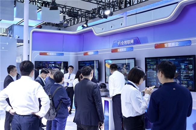 天翼视联硬核闪耀2024数字科技生态大会多项前沿成果彰显科技实力(图3)